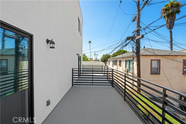 1039 W 43rd Street, Los Angeles CA: https://media.crmls.org/medias/dd444ea6-7d60-49d2-8666-11671088e6e0.jpg
