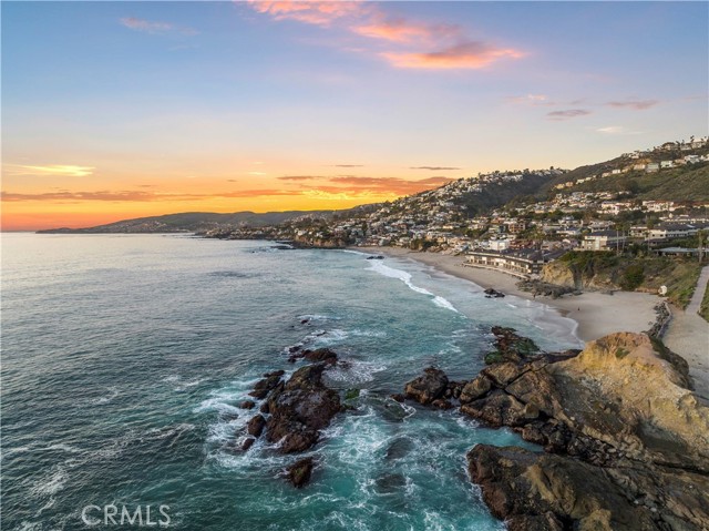 Detail Gallery Image 4 of 21 For 22 Blue Lagoon, Laguna Beach,  CA 92651 - 3 Beds | 3/1 Baths