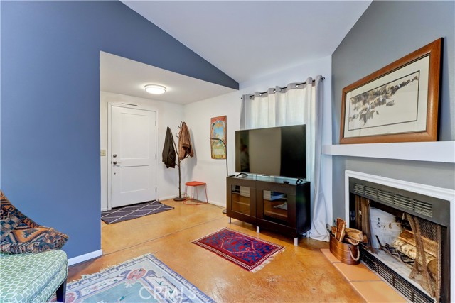 1403 Cuernavaca Place, Claremont CA: https://media.crmls.org/medias/dd4527ce-160b-434e-9b6c-33950a6d2d3b.jpg