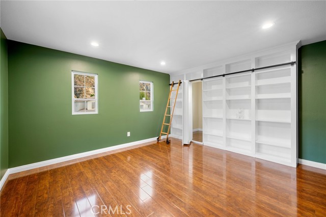 27 Silver Forest Court, Azusa CA: https://media.crmls.org/medias/dd45368a-e1e6-454a-a875-3bd0fc890ee9.jpg