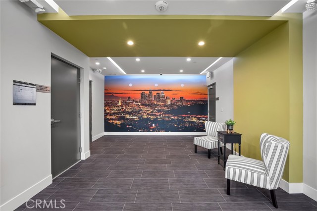 Detail Gallery Image 10 of 19 For 5820 La Mirada Ave #304,  Hollywood,  CA 90038 - 3 Beds | 2 Baths