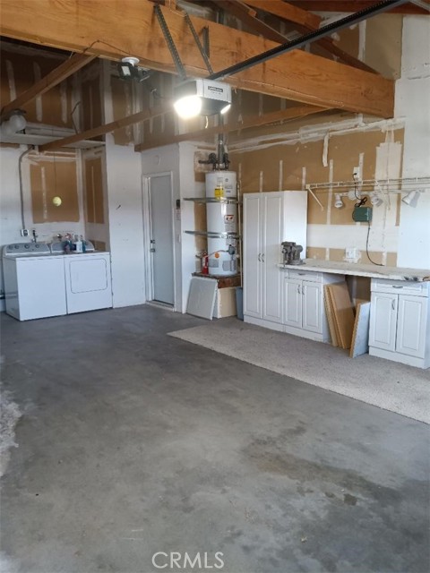 26930 Lakeview Drive, Helendale CA: https://media.crmls.org/medias/dd457aab-b5b7-4253-bb04-6cb08dba7193.jpg