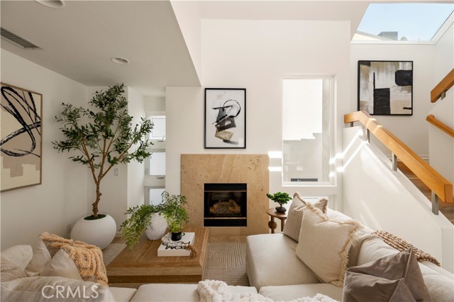 Detail Gallery Image 2 of 15 For 517 Larkspur #2,  Corona Del Mar,  CA 92625 - 2 Beds | 2/1 Baths