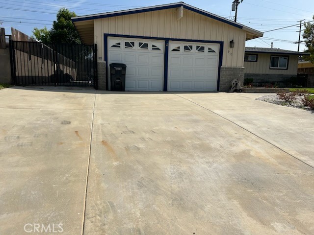 910 Dennis Avenue photo 5