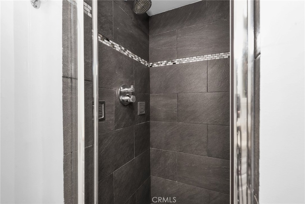 https://media.crmls.org/medias/dd45d011-b91f-4953-8f06-8f611b3d4b9d.jpg?preset=X-Large