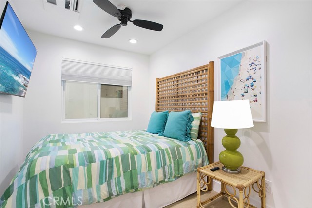 Detail Gallery Image 14 of 21 For 215 32nd Street a,  Newport Beach,  CA 92663 - 3 Beds | 2/1 Baths