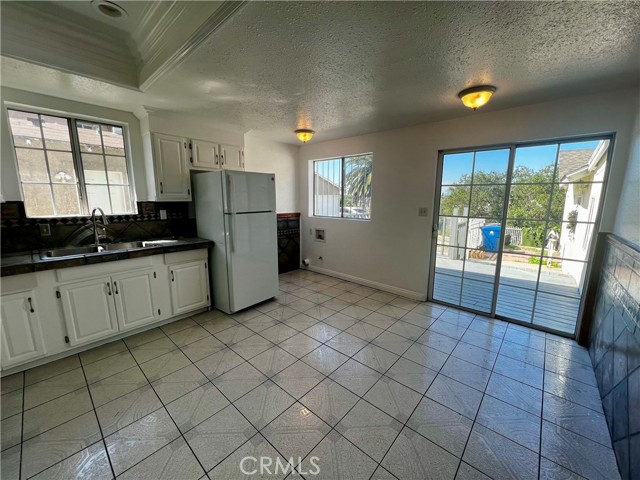 Detail Gallery Image 8 of 14 For 609 Camulos St, Los Angeles,  CA 90023 - 3 Beds | 1 Baths