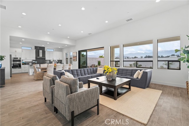 49865 Crescent Psge, Palm Desert CA: https://media.crmls.org/medias/dd465e75-2f7b-438a-b79b-3dc4f080a8f5.jpg