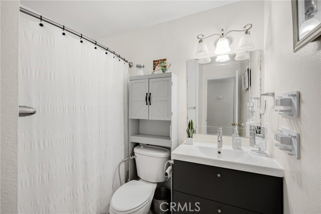 Detail Gallery Image 15 of 38 For 7708 Newcastle Ct, Highland,  CA 92346 - 3 Beds | 2 Baths
