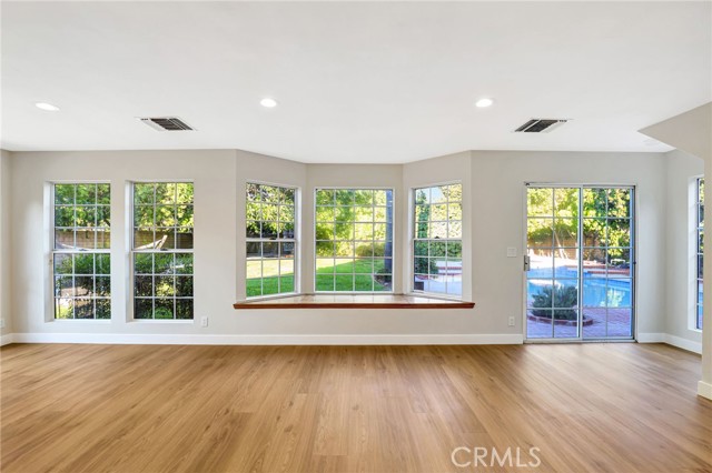 10938 Remmet Avenue, Chatsworth CA: https://media.crmls.org/medias/dd4751e9-3f48-43f8-b10d-d839f9a5c547.jpg