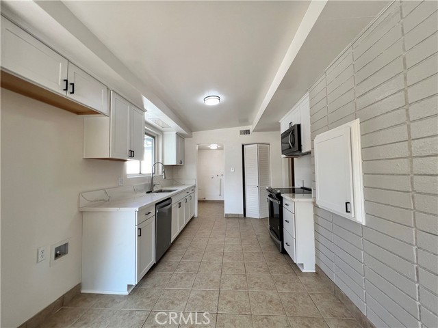 Detail Gallery Image 9 of 44 For 38710 Yucca Tree St, Palmdale,  CA 93551 - 4 Beds | 2 Baths