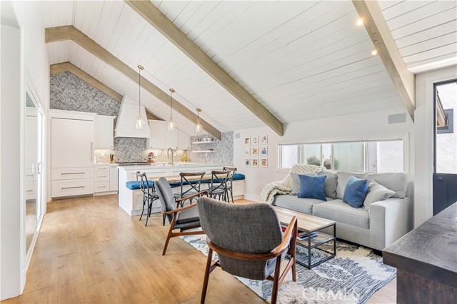 Detail Gallery Image 2 of 21 For 235 62nd St, Newport Beach,  CA 92663 - 3 Beds | 3 Baths