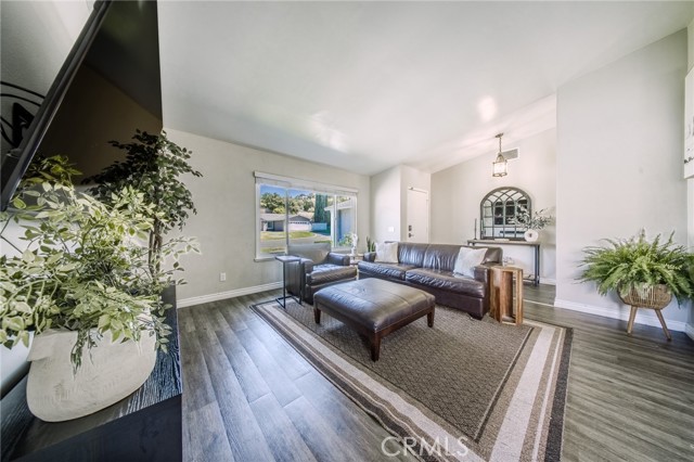 Detail Gallery Image 10 of 30 For 5829 Quiroz, Jurupa Valley,  CA 92509 - 3 Beds | 2 Baths