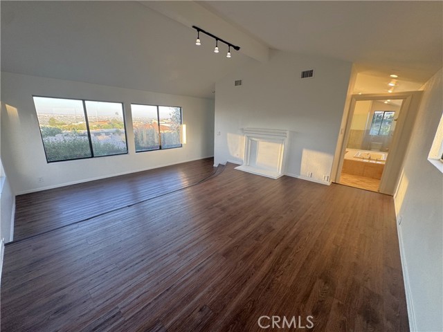 Detail Gallery Image 13 of 16 For 4226 Don Carlos Dr, Los Angeles,  CA 90008 - 4 Beds | 2/1 Baths