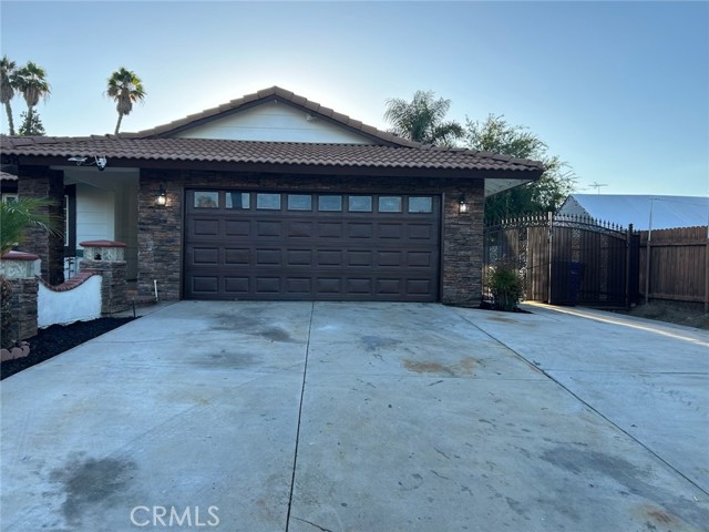 8138 Camelot Road, Riverside CA: https://media.crmls.org/medias/dd48ee7a-d1ba-415b-bd2e-249e47f6b1a4.jpg