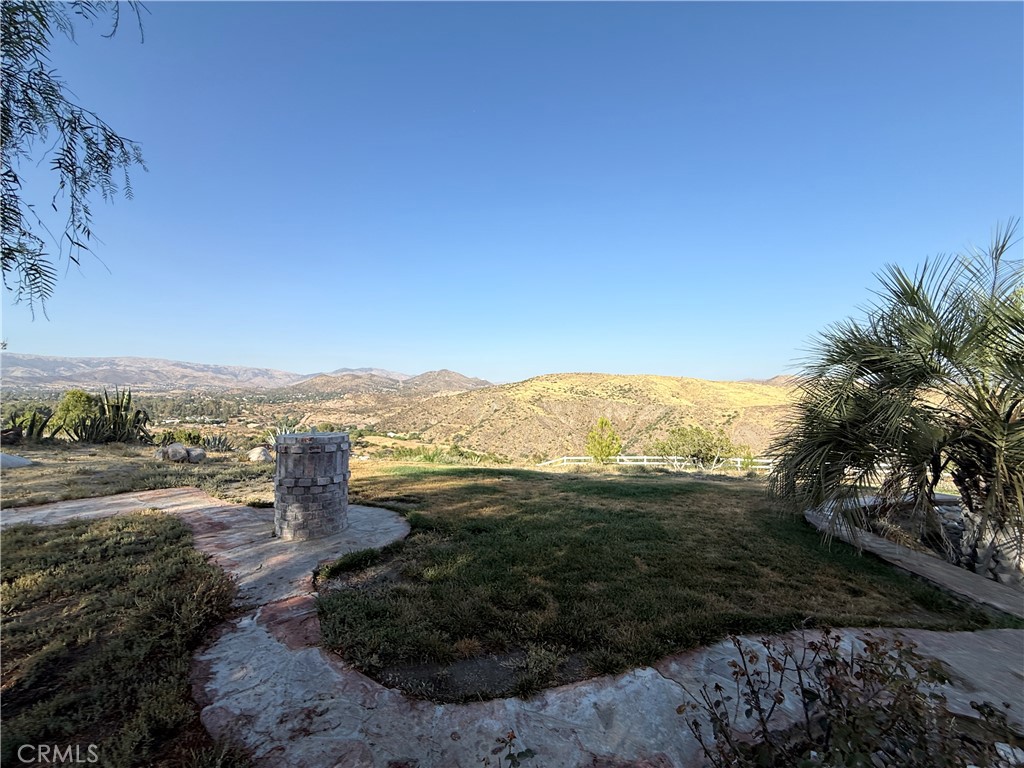https://media.crmls.org/medias/dd499826-b87e-4341-a285-567d3183cf01.jpg?preset=X-Large