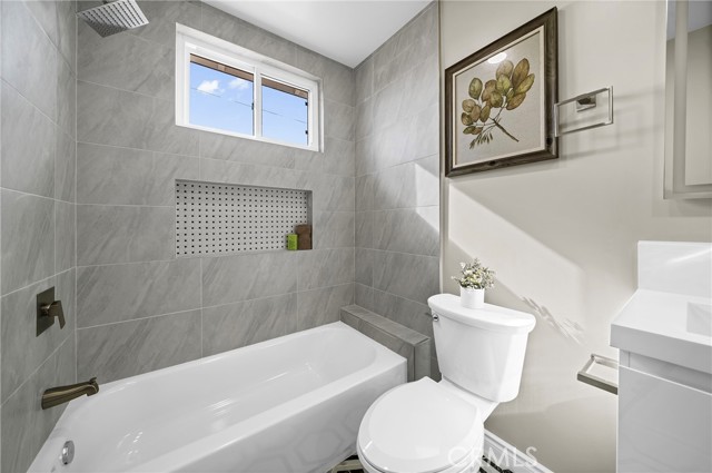 Detail Gallery Image 14 of 47 For 922 E Edgecomb, Covina,  CA 91724 - 5 Beds | 2 Baths