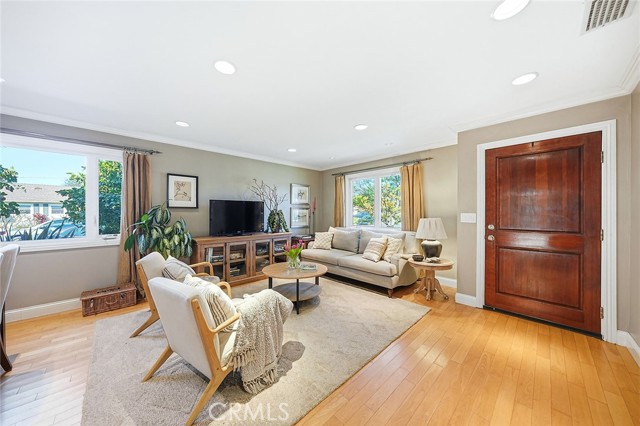 Detail Gallery Image 10 of 46 For 6200 E Fairbrook, Long Beach,  CA 90815 - 3 Beds | 1 Baths