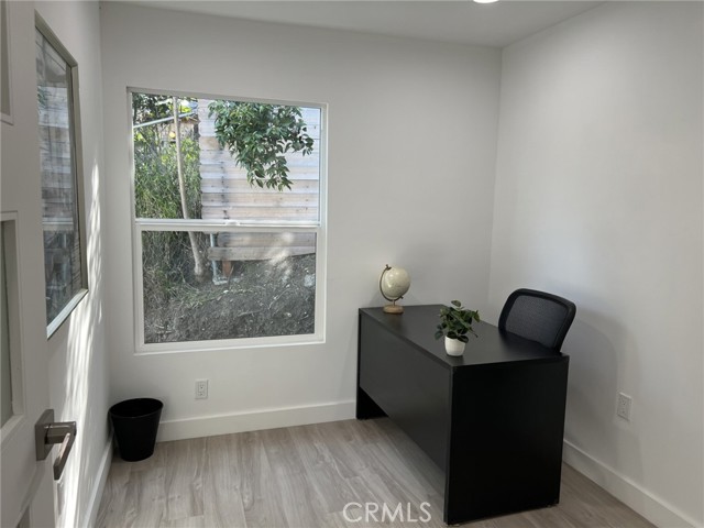 Detail Gallery Image 6 of 13 For 3819 Sunset Dr, Los Angeles,  CA 90027 - 3 Beds | 2 Baths