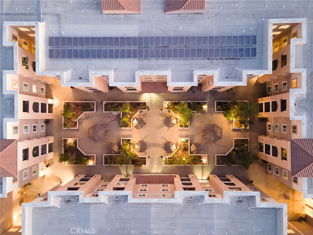 https://media.crmls.org/medias/dd4be682-ab3f-48da-814e-689445820096.jpg?preset=X-Large