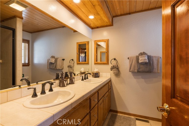 42690 Edgehill Place, Big Bear Lake CA: https://media.crmls.org/medias/dd4c701e-3f2e-40d7-920e-29b003781959.jpg
