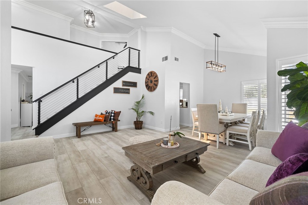 https://media.crmls.org/medias/dd4c91b8-139b-4874-9686-eb9b7c3f22d2.jpg?preset=X-Large