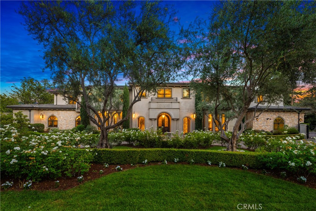 800 Hampton Road — architectural residence