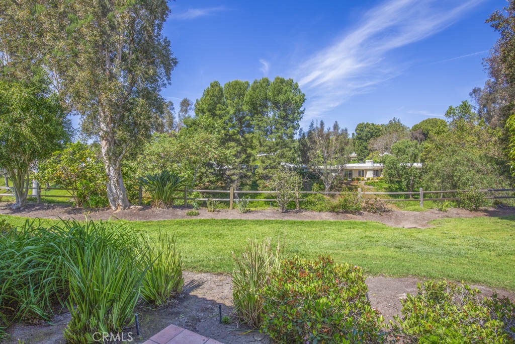 https://media.crmls.org/medias/dd4db76e-4d0c-46ba-97e6-08088f359398.jpg?preset=X-Large