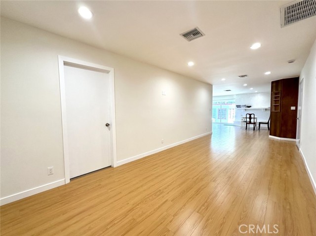 15210 Cohasset Street, Van Nuys CA: https://media.crmls.org/medias/dd4e7d8f-7875-4eb6-94c1-30b3fef2cd33.jpg
