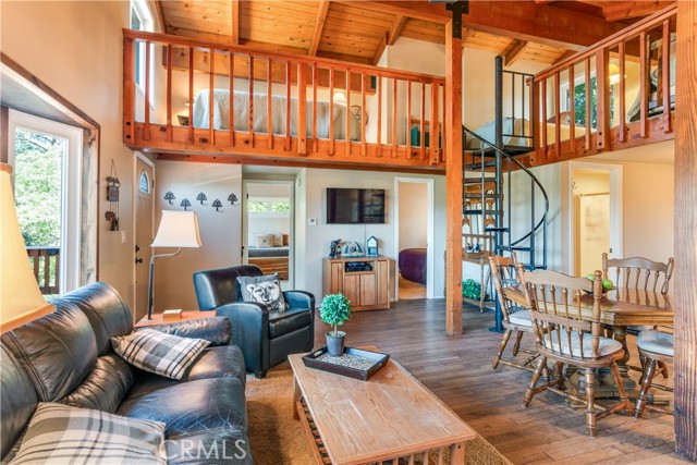 Detail Gallery Image 12 of 30 For 39576 Oak Glen Rd, Fawnskin,  CA 92333 - 2 Beds | 3/1 Baths