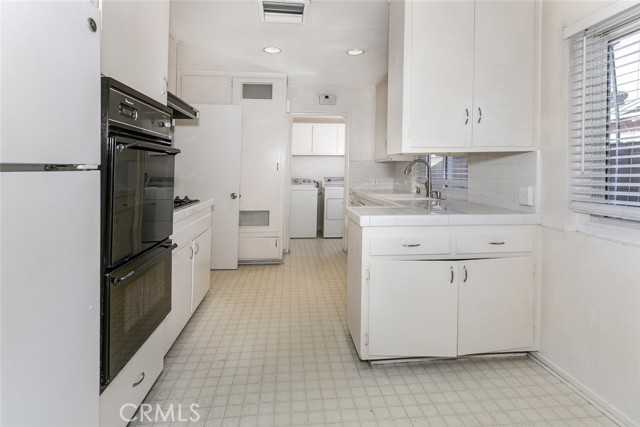 Detail Gallery Image 17 of 33 For 13727 Leadwell St, Van Nuys,  CA 91405 - 3 Beds | 1/1 Baths