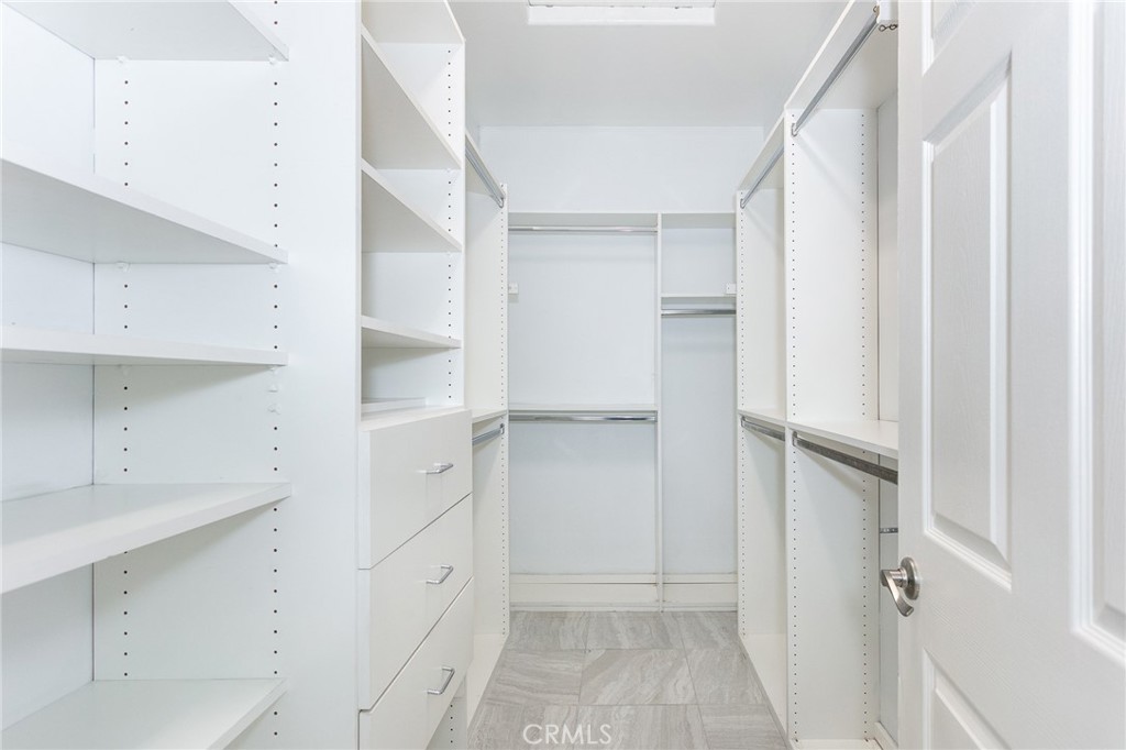 https://media.crmls.org/medias/dd4faa6a-21f8-4857-bd56-552f57bed885.jpg?preset=X-Large