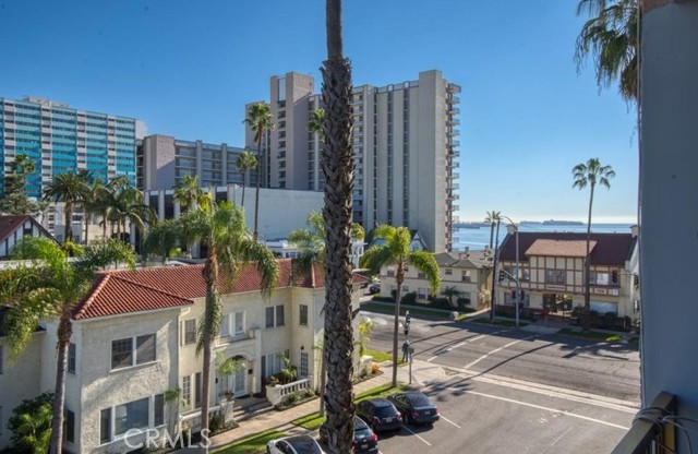 1635 E Ocean Boulevard, Long Beach CA: https://media.crmls.org/medias/dd5174ca-a939-4c42-b528-baac27c8e7c3.jpg