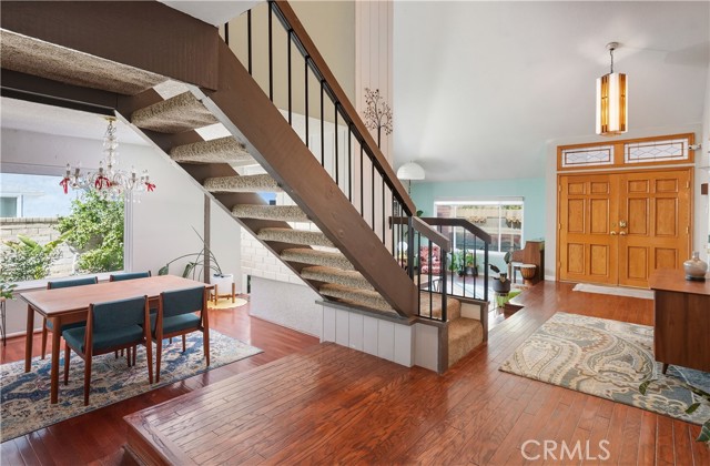 Detail Gallery Image 9 of 40 For 25451 via Macarena, Valencia,  CA 91355 - 5 Beds | 3 Baths