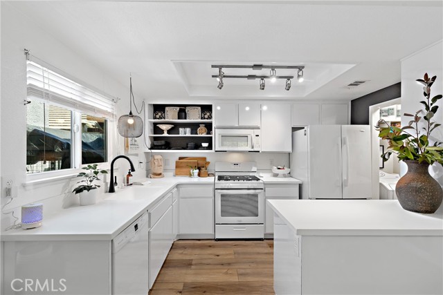 27781 Spring Meadow Court, Menifee CA: https://media.crmls.org/medias/dd5336e1-be47-4b9f-abe5-8cb6d38dfb89.jpg