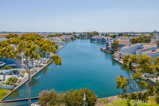 3682 Montego Drive, Huntington Beach CA: https://media.crmls.org/medias/dd5372c3-7da2-4252-9036-361d8a025178.jpg