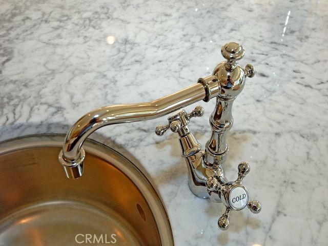 https://media.crmls.org/medias/dd5387b0-96b3-4189-b96f-4ec40a421477.jpg?preset=X-Large