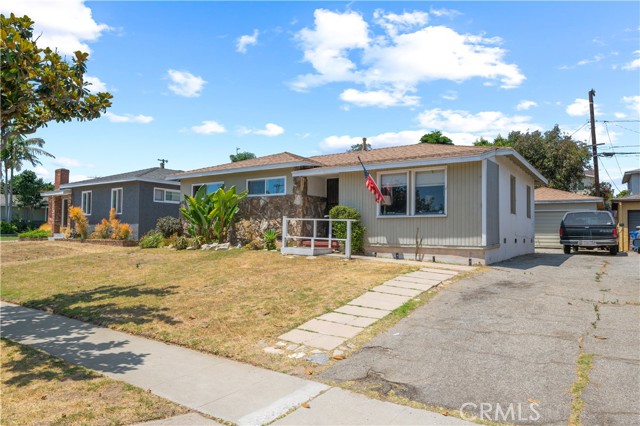 Detail Gallery Image 1 of 28 For 2731 Armour Ln, Redondo Beach,  CA 90278 - 4 Beds | 2 Baths