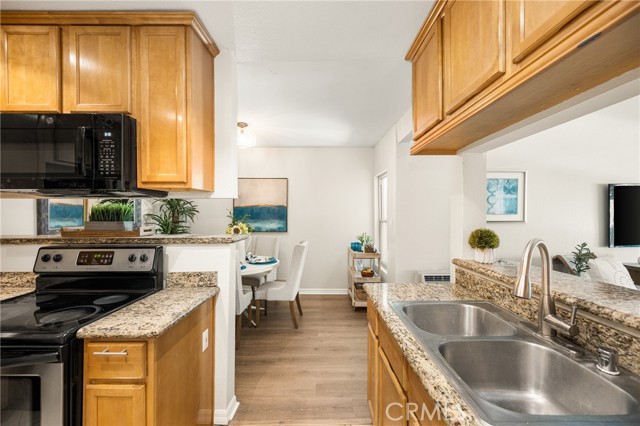 Detail Gallery Image 7 of 38 For 1345 Cabrillo Park Dr #L06,  Santa Ana,  CA 92701 - 2 Beds | 2 Baths