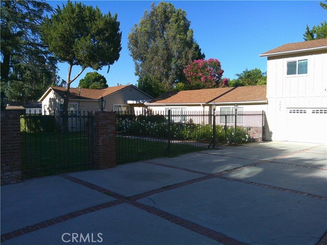 5430 Woodlake AVE