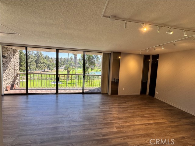 Detail Gallery Image 2 of 26 For 5555 Canyon Crest Dr 3b,  Riverside,  CA 92507 - 2 Beds | 2 Baths