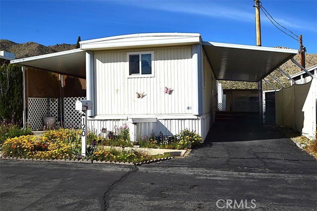 56254 29 Palms Highway, Yucca Valley CA: https://media.crmls.org/medias/dd551f32-122e-48e1-a5d3-28973d545b26.jpg