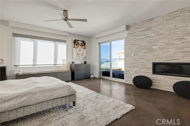 232 32nd Place, Manhattan Beach CA: https://media.crmls.org/medias/dd55ebb7-707a-4806-bd44-a7f9414ff977.jpg