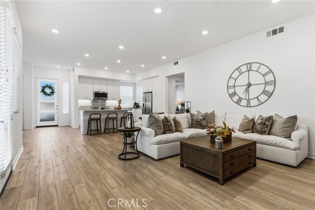 Detail Gallery Image 4 of 46 For 27410 N Merlin Pl #101,  Valencia,  CA 91381 - 2 Beds | 2 Baths