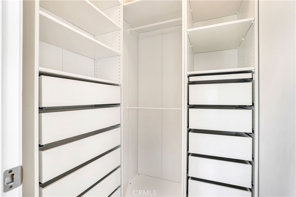 https://media.crmls.org/medias/dd564f64-b0e8-4d5d-a5cf-013ecc6900b7.jpg?preset=X-Large