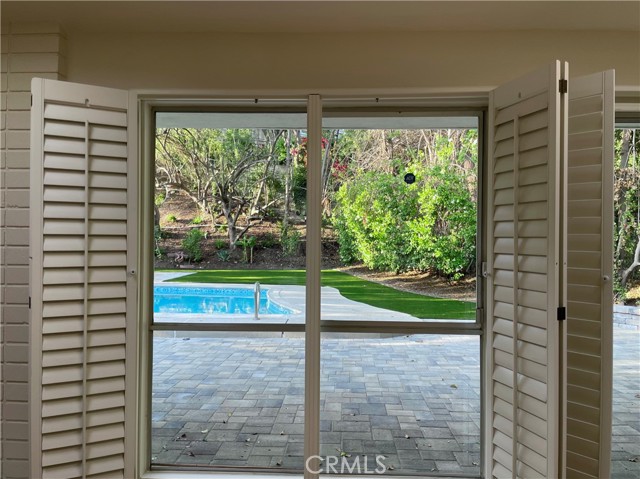 24041 Mariano Street, Woodland Hills CA: https://media.crmls.org/medias/dd5676bf-8680-46d4-9f8a-3d4e41dd6af8.jpg