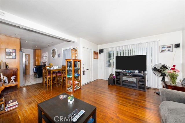 Detail Gallery Image 5 of 30 For 2002 N Salinas Ave, Los Angeles,  CA 90059 - 2 Beds | 1 Baths