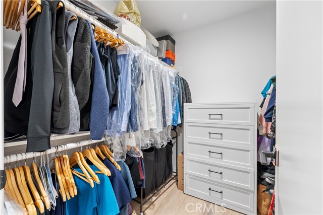 5325 Lindley Avenue, Tarzana CA: https://media.crmls.org/medias/dd57c228-e2a2-4257-b2e6-38a1a5f8af5c.jpg