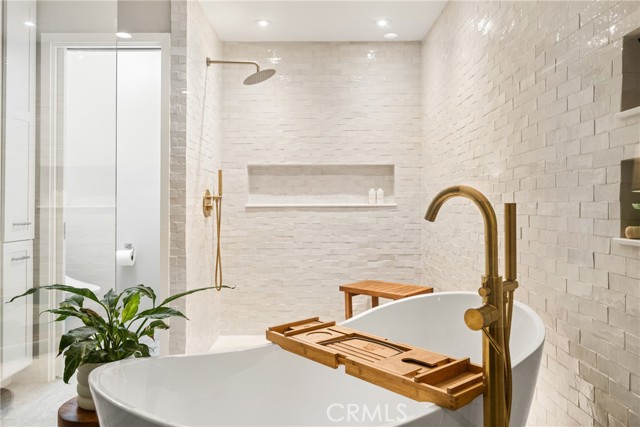 Detail Gallery Image 18 of 36 For 20402 Seven Seas Ln, Huntington Beach,  CA 92646 - 4 Beds | 3/1 Baths