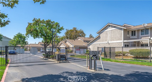 1650 S Campus Avenue, Ontario CA: https://media.crmls.org/medias/dd58ef59-b00c-4d03-bced-b8302cecd895.jpg